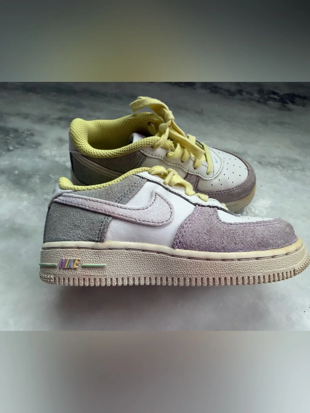 Nike Air Force 1- LV8 Easter Edition .